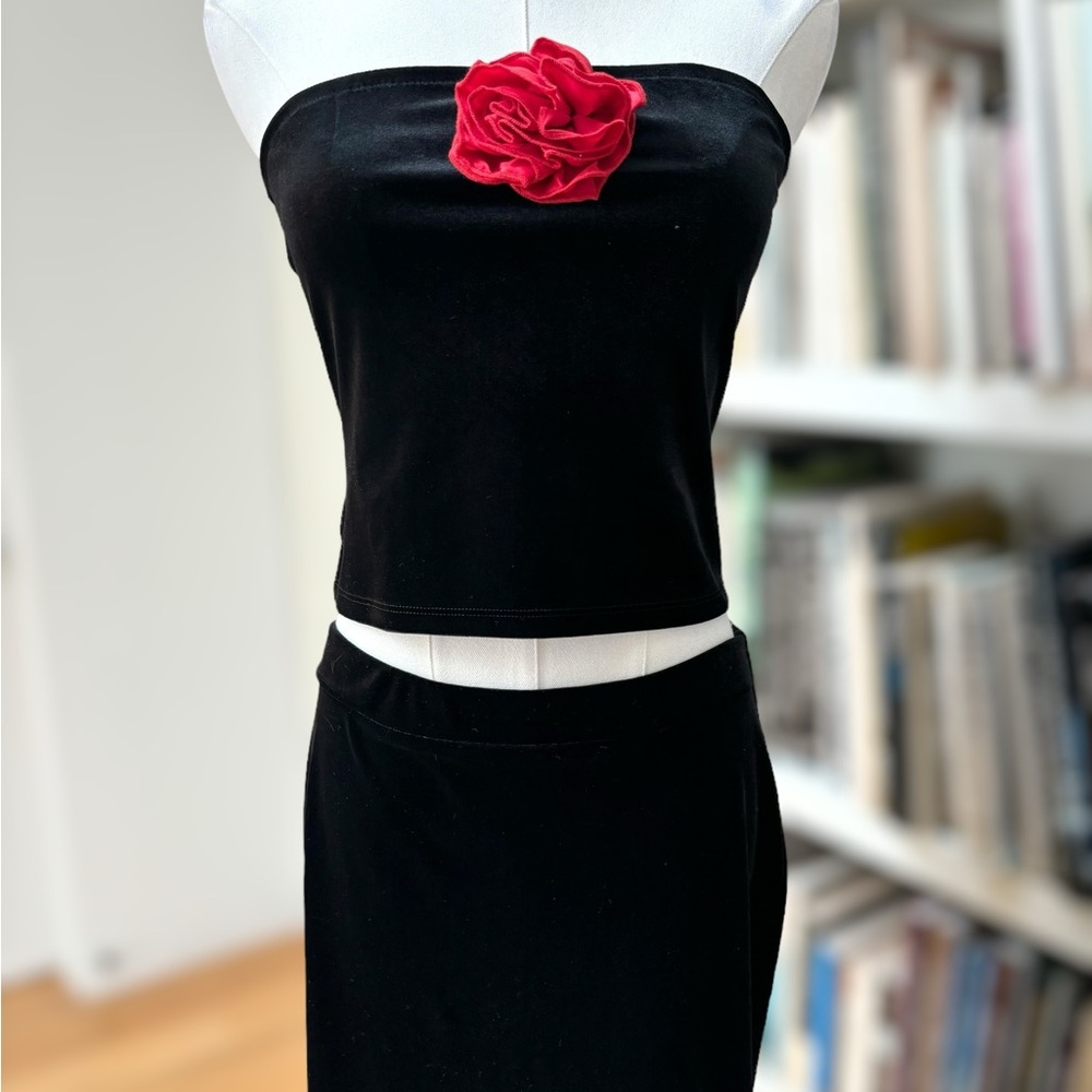 Reformation Adalynn two piece set in black velvet with red rose detail - Picture 7 of 12